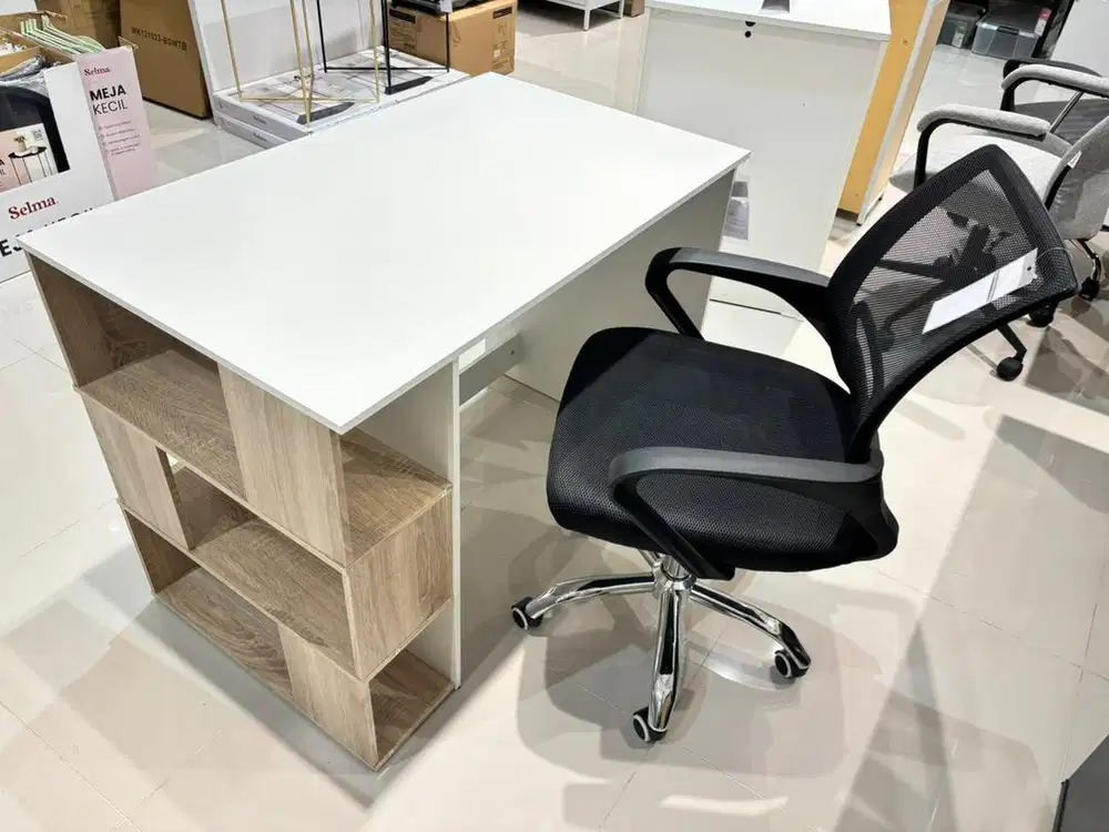 Set meja dan kursi kerja kantor
