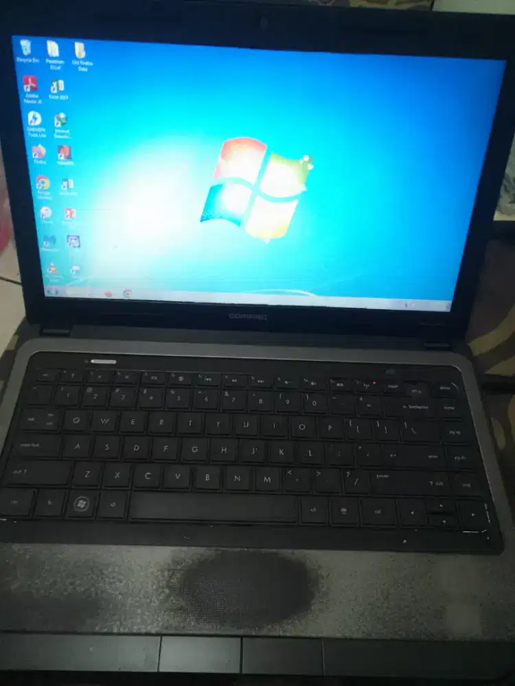 Dijual Laptop Compaq, masih bisa dipakai normal. Minus batrai