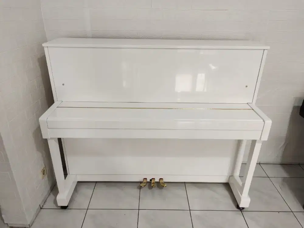 Kawai piano UM21 warna putih