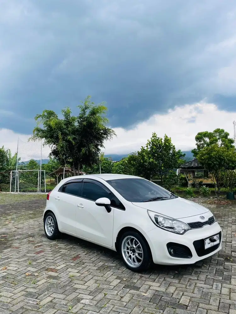 Jual cepat new kia rio 2014 pajak on lengkap joss