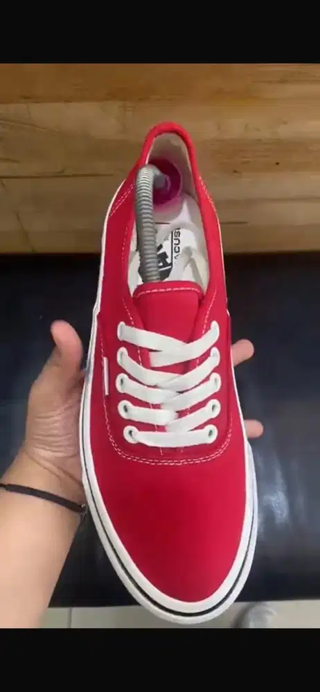 Sepatu vans autentic red chill