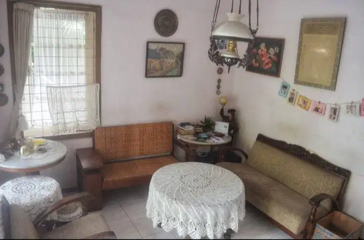 Rumah Lahan Luas Strategis di Mainroad Jalan Riau Bandung