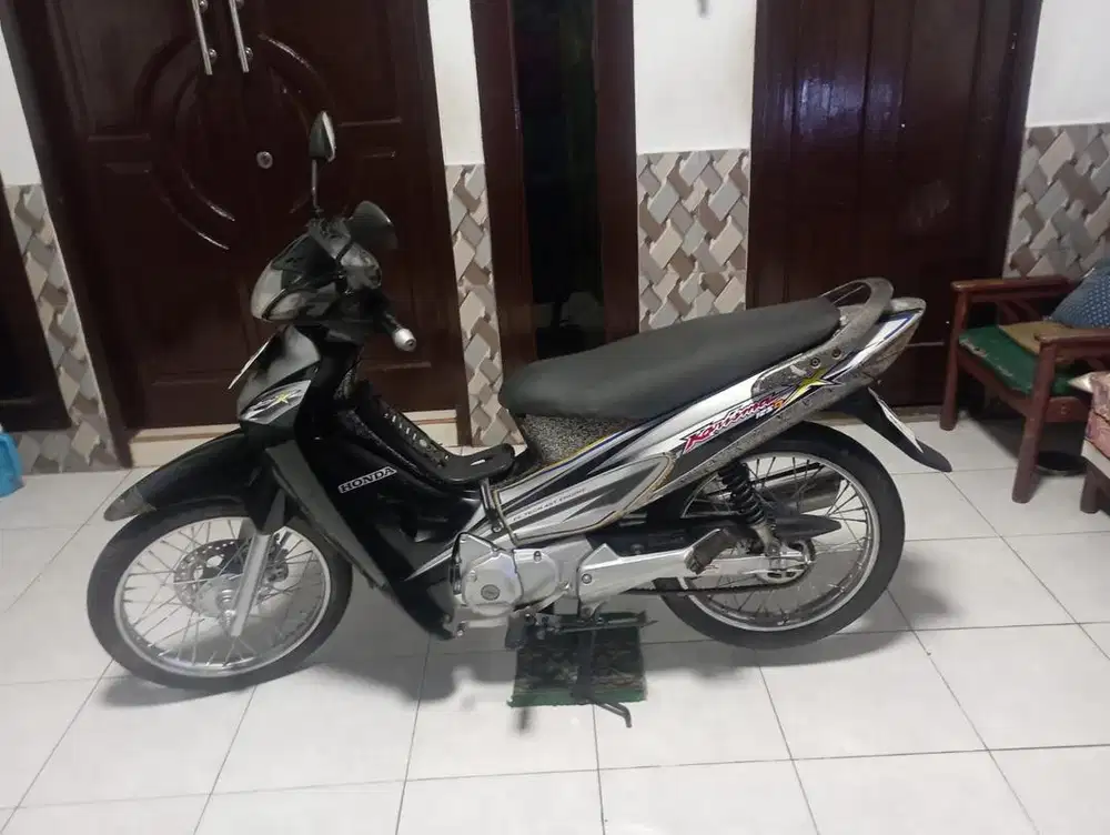 Honda karisma tahun 2005