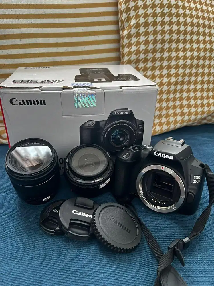 Camera Canon EOS 250D