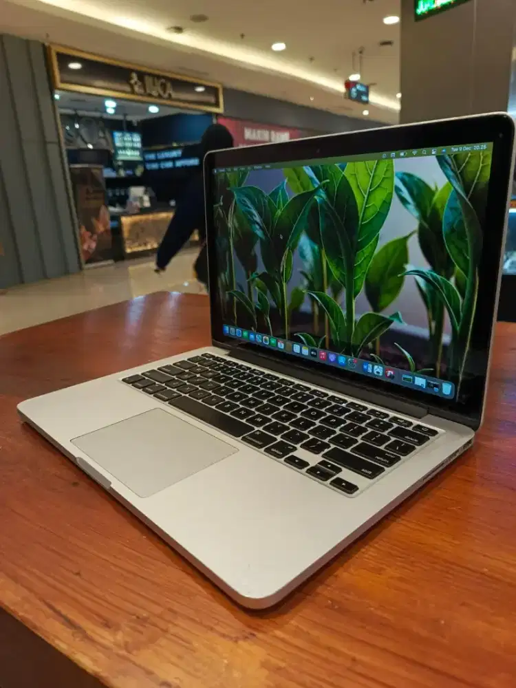 Macbook Pro Retina 13 inch  ,   early 2015