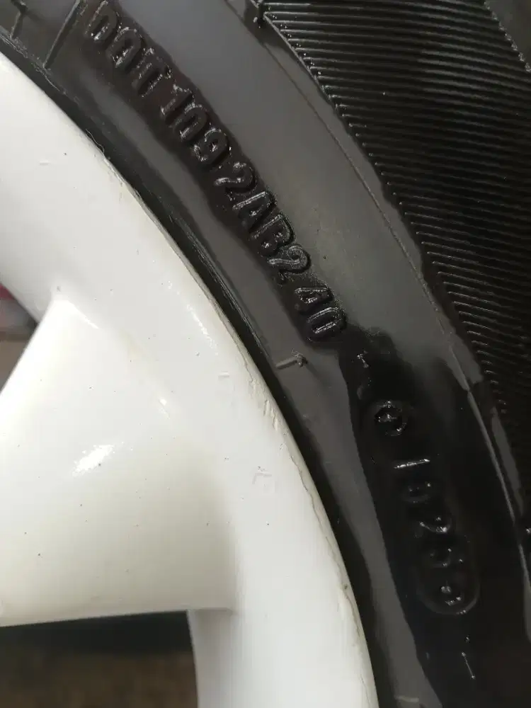 Velg R14 dan ban Accelera