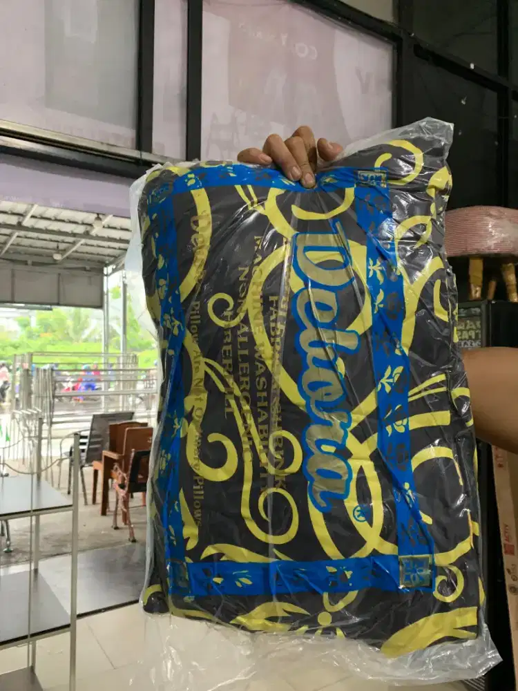 Bantal merk Debora bunga