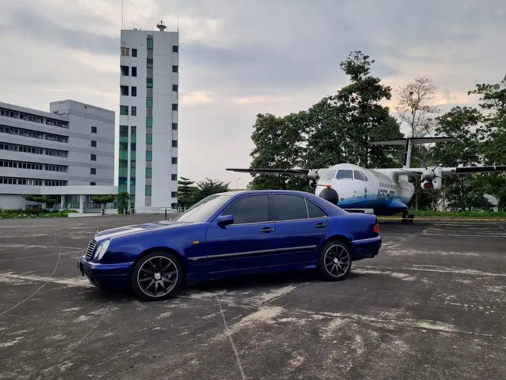 Mercedes-Benz E230 1996 Bensin