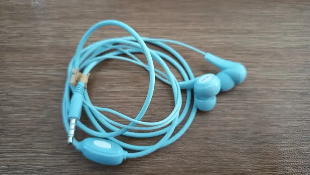 Headset kabel biru