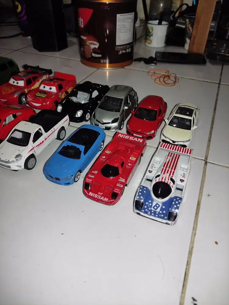 Diecast macam macam harga dimuali dari 30 ribu an