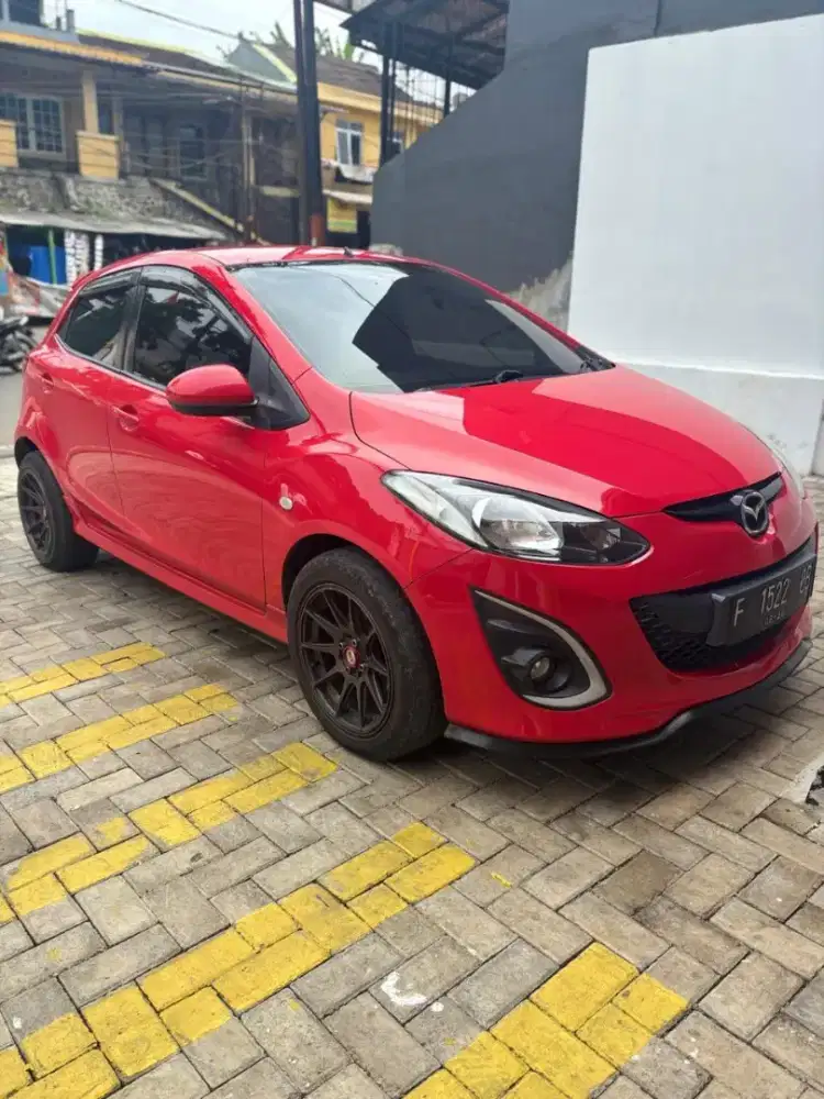 Dijual santai mazda tipe R AT 2011