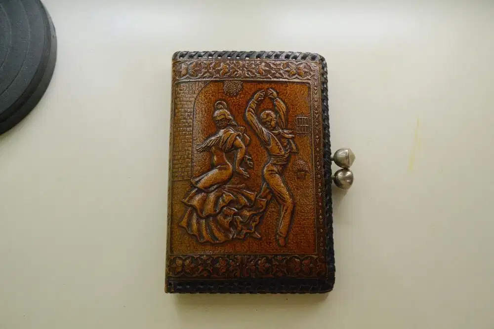 Preloved Vintage Embossed Leather Wallet reliefs of Flamenco Dancers