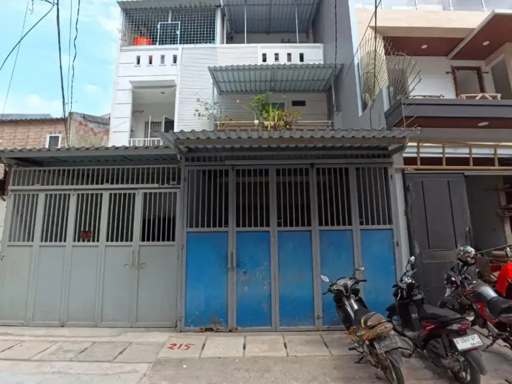 Rumah Jelambar Row 2 mobil Lega lokasi strategis