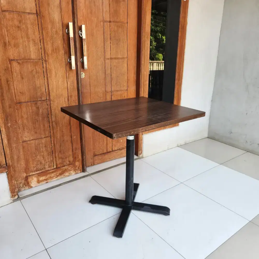 Meja ex Cafe - ex Resto
M1