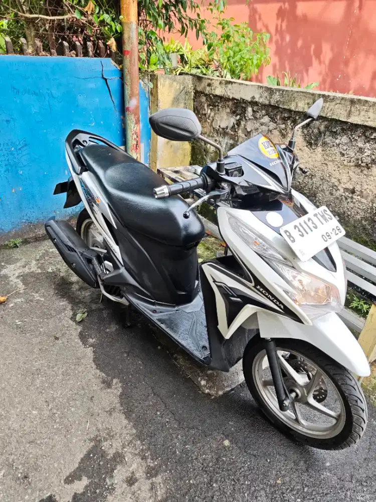 Vario 125 Kzr putih