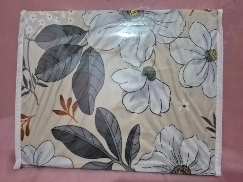 Bad Cover motif bunga