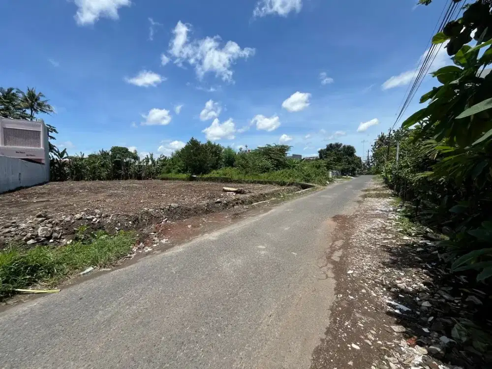 Dekat Stadion Maguwoharjo Tanah Jl. Beringin Raya Mangku Jalan Aspal