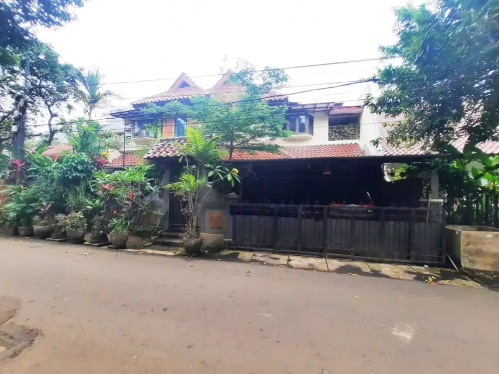 Rumah Lama 2 Lantai di Hang Jebat, Kebayoran Baru Dekat Senayan City dan Plaza Senayan