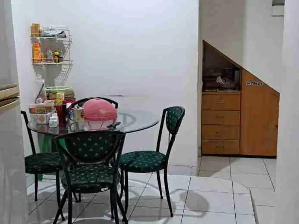 DIJUAL RUMAH 2 LANTAI SEMI FURNISHED DI TAMAN SEMANAN
