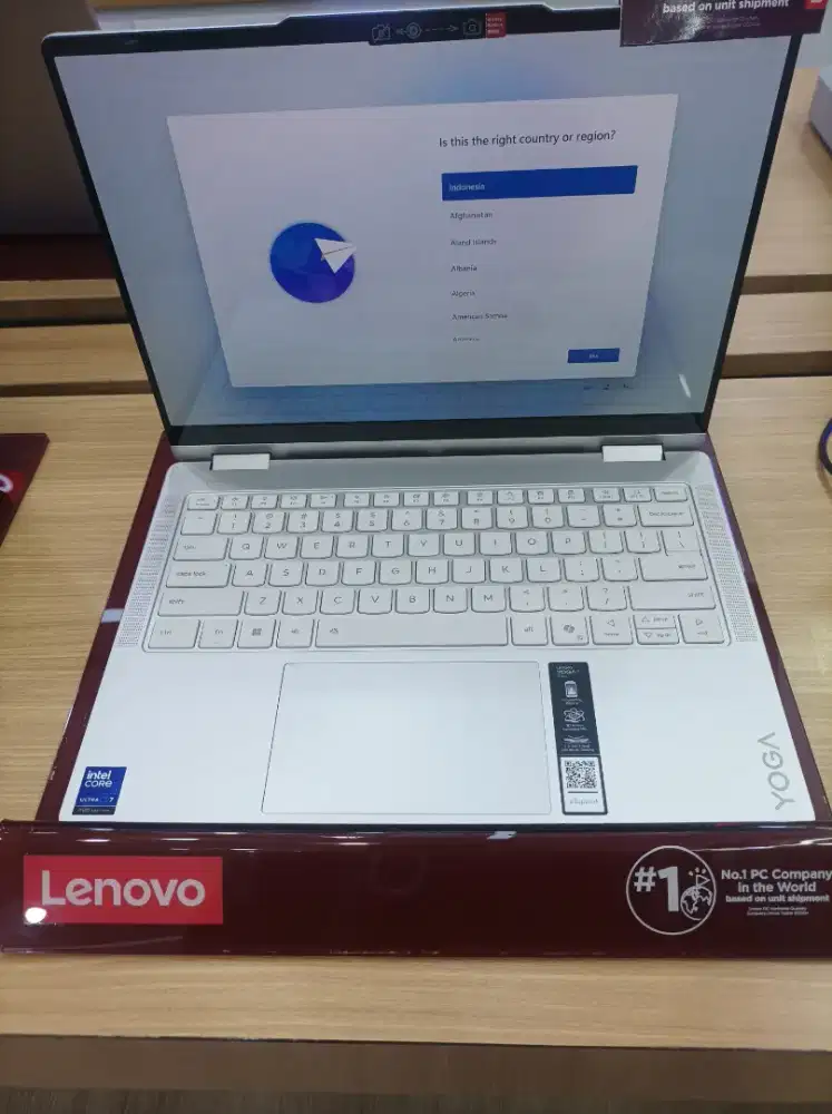 Cicilan tanpa kartu kredit Laptop Lenovo Yoga 7i Intel core ultra 7