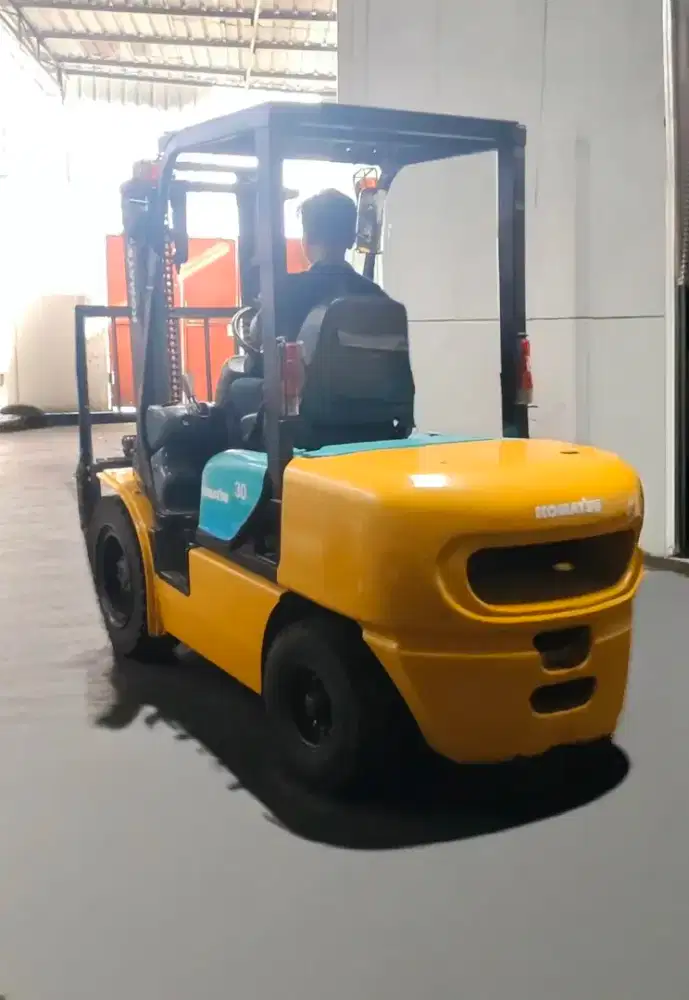 Forkift Komatsu spt Baru