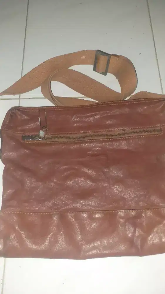 Tas kulit condotti ori
