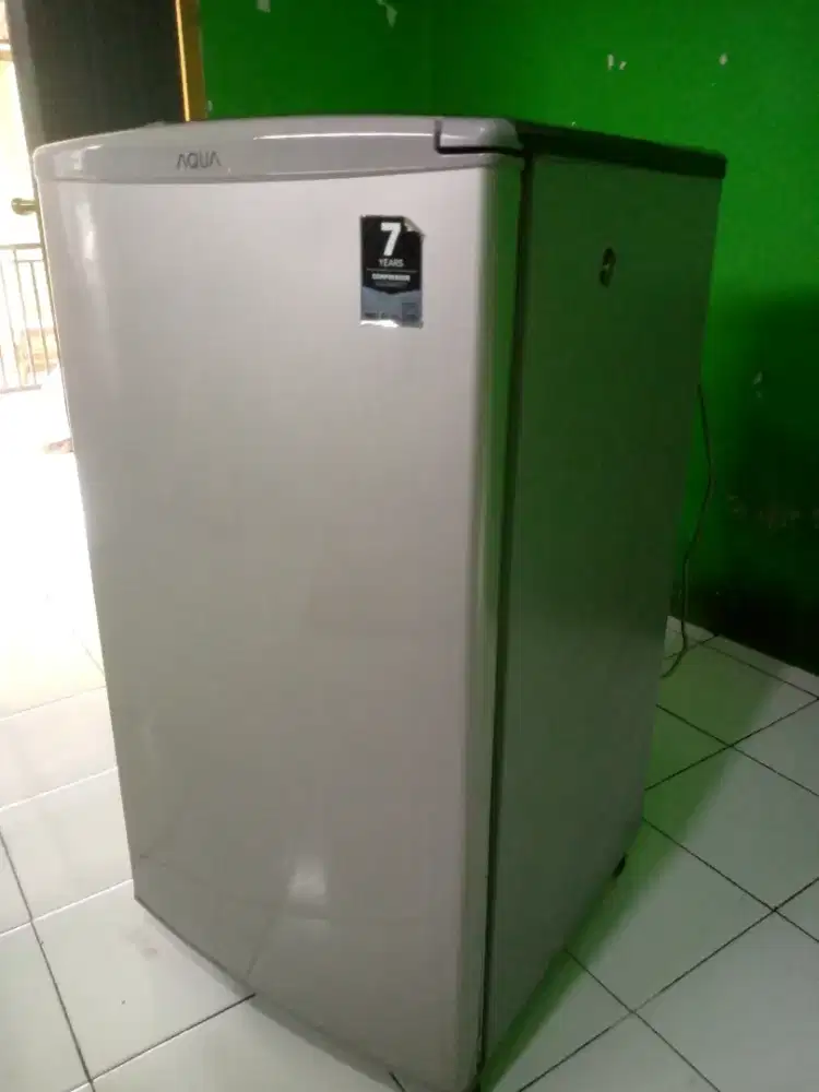 Freezer aqua msh bagus
