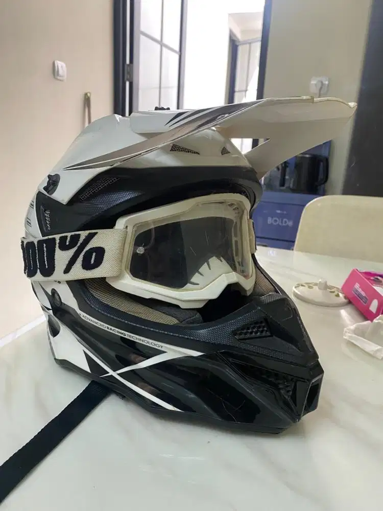 Helm Oneal 5 series second/preloved