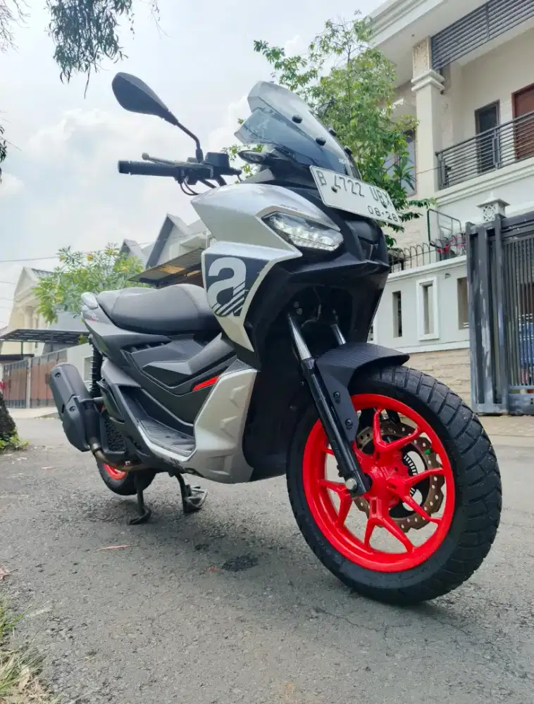 Flash Sale! Aprilia SR GT200