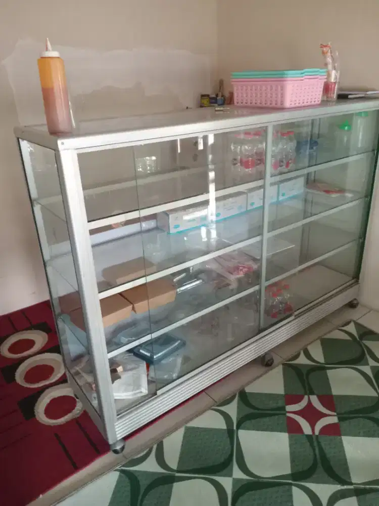 Shocase kaca 3 shelf 1.6 m