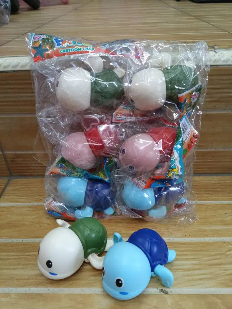 mainan anak kura'' putar diair