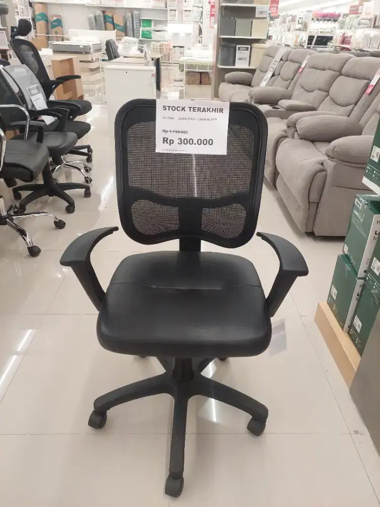 Kursi kantor by Selma