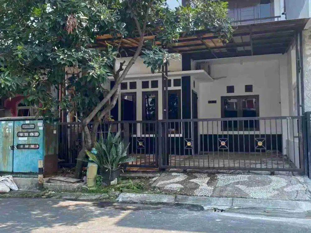 Rumah 2 Lantai Luas 180m 3 Kamar 200m dari Alam Sutera dekat Tol