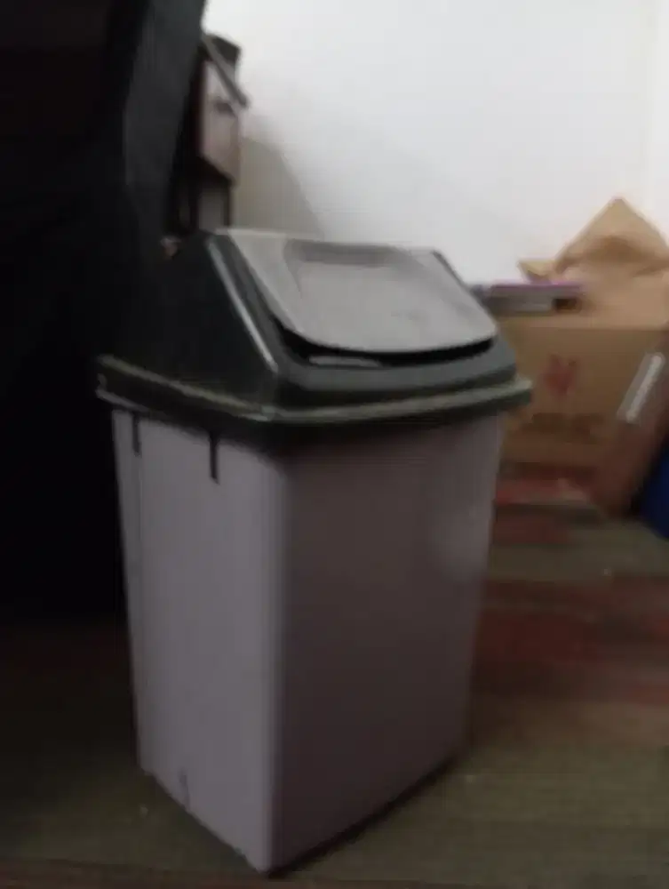 Tempat Sampah Dengan Tutup Ayun - 85%