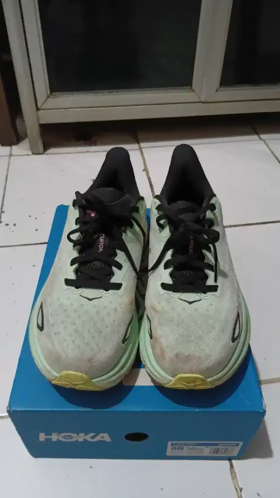 Sepatu Running HOKA Clifton 9