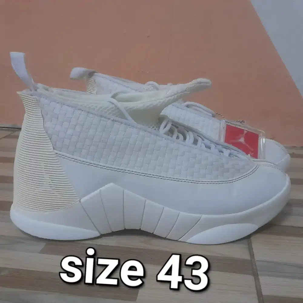 Sepatu basket sneakers jordan 15 triple white