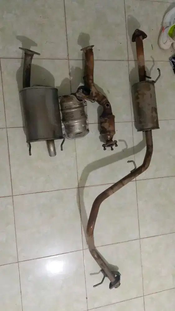 Knalpot original honda brio (satu set )/ 1,8 jt nego