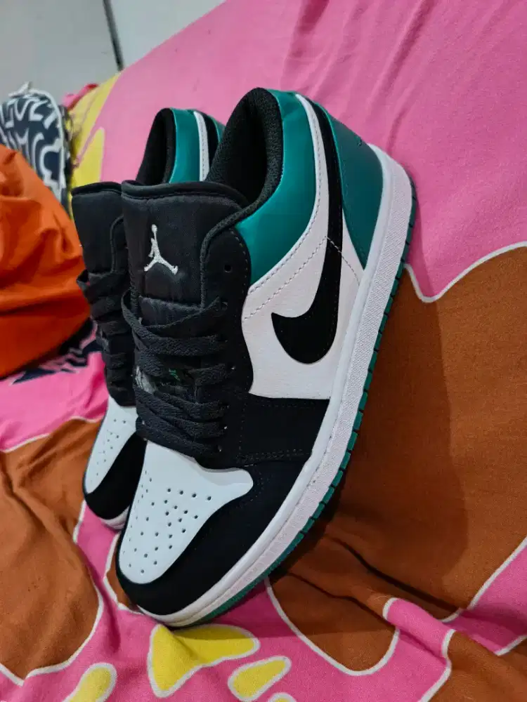 Air Jordan Low White Green
Size 40/25cm & 42/26,5cm Couple