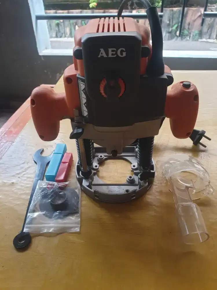 Router Kayu AEG 12 MM