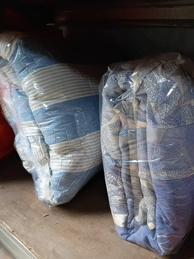 Bedcover dan selimut tebal