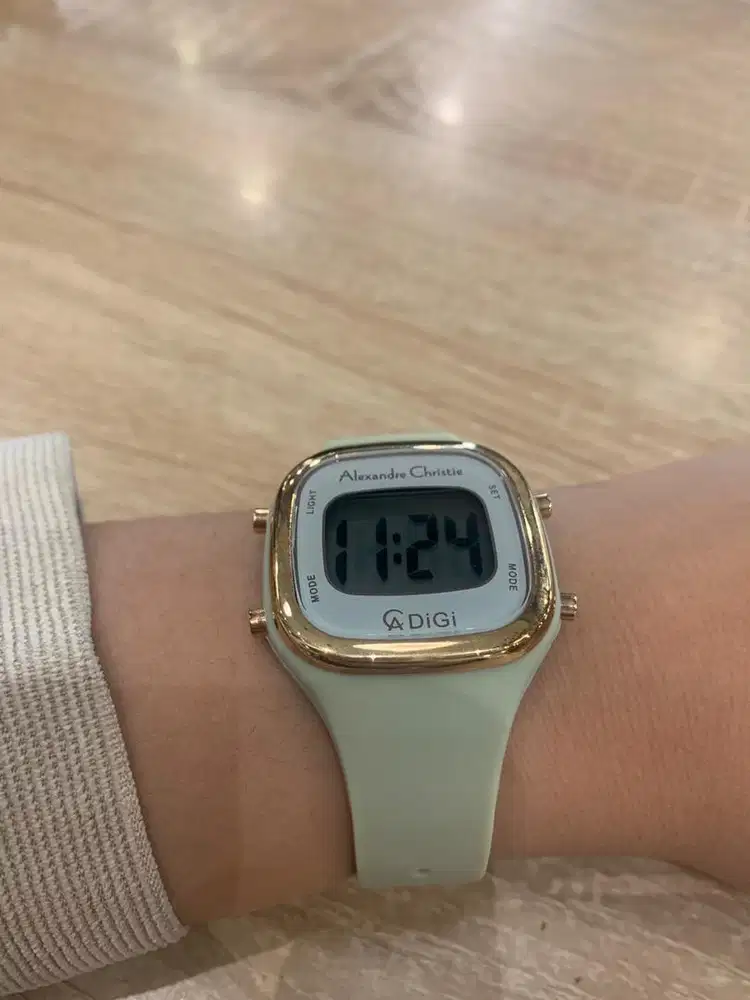 preloved jam tangan digital alexandre christie