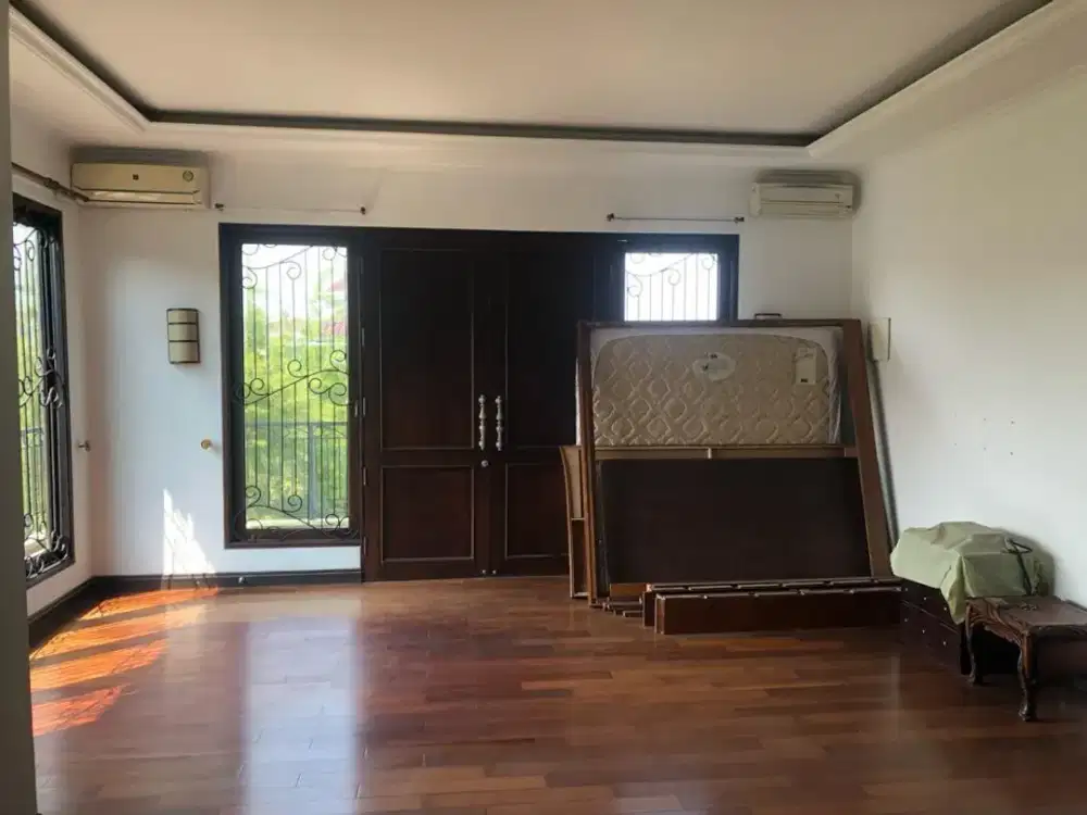 Rumah ada kolam renang pantai indah kapuk wallet permai