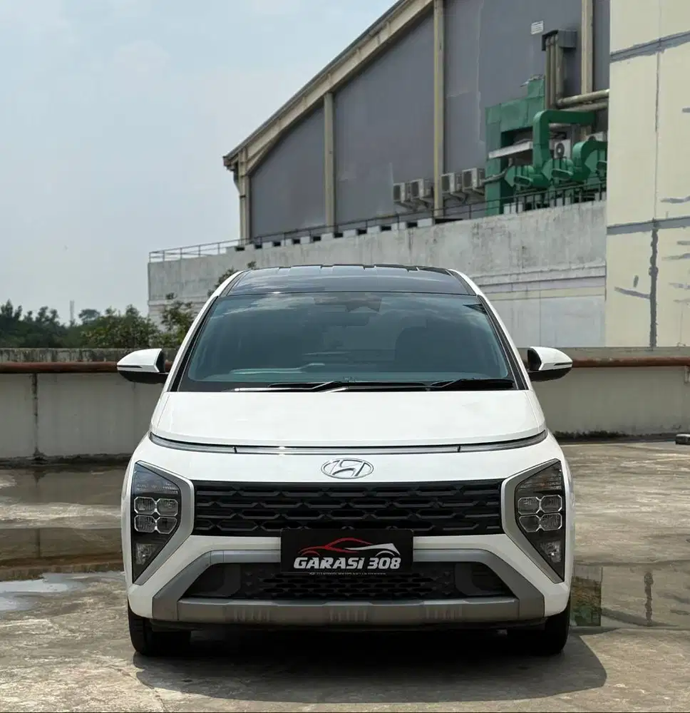 Hyundai Stargazer Prime 1.5 AT TWO TONE