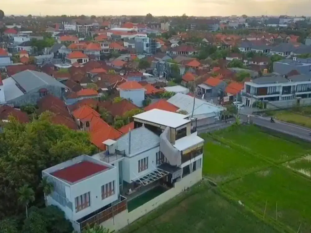 Dijual: Villa Modern 8 Kamar Tidur dengan Kolam Renang dan Gym — Kunti, Seminyak, Kuta, Badung, Bali