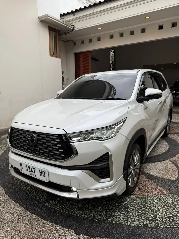 Toyota Kijang Innova zenix hybrid 2023