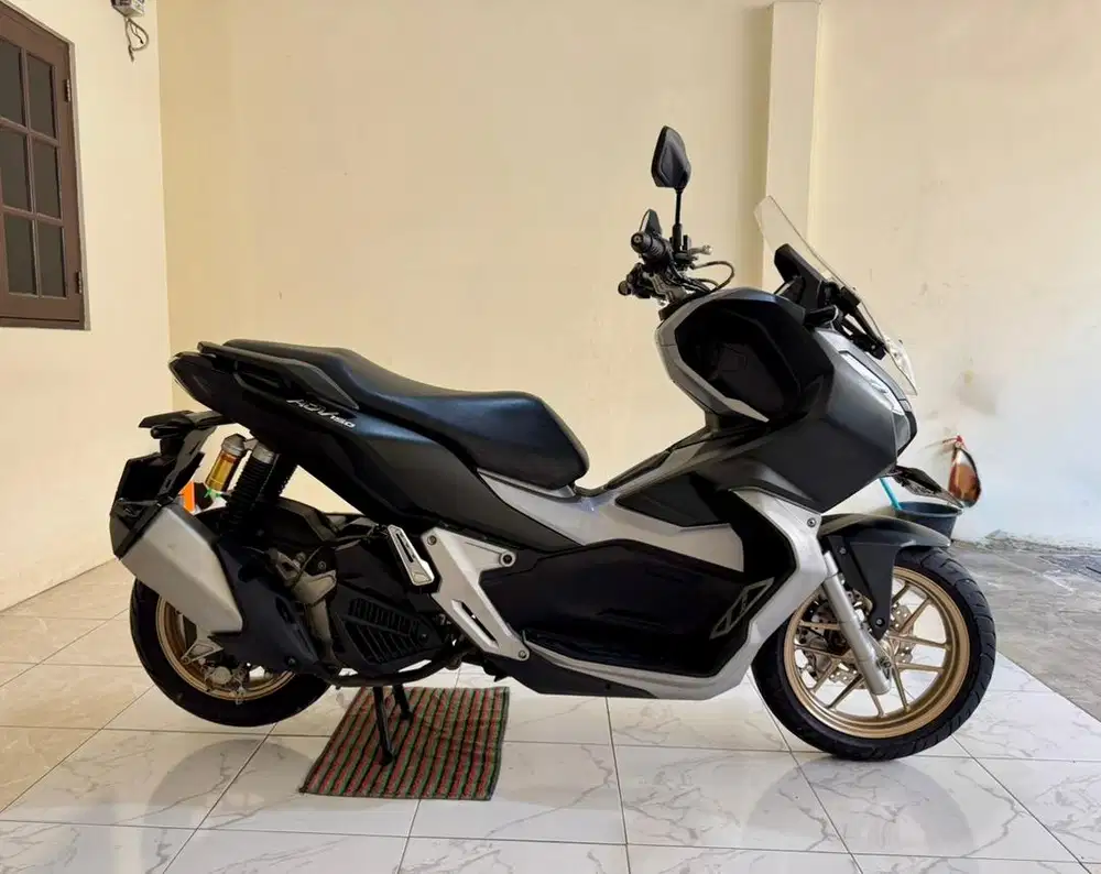 Honda ADV 150 CBS ISS Keyless MULUSSS Pajak Hidup Panjang