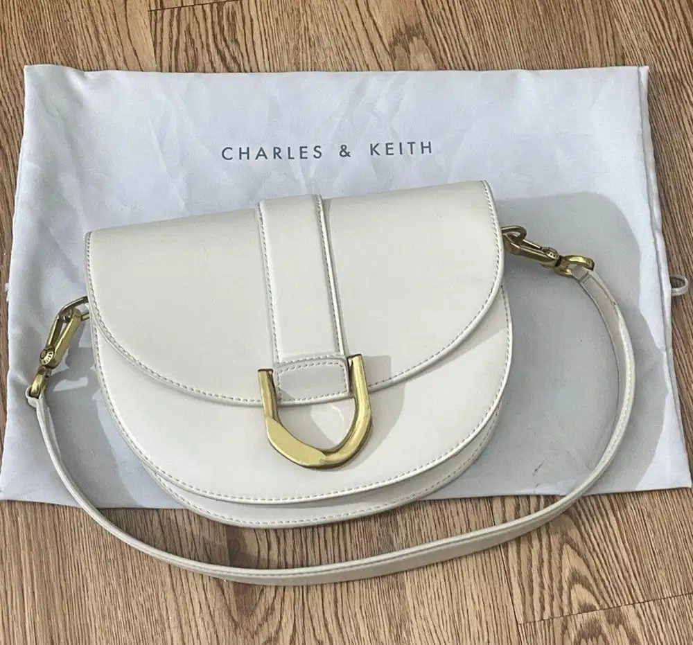 Tas charles and keith