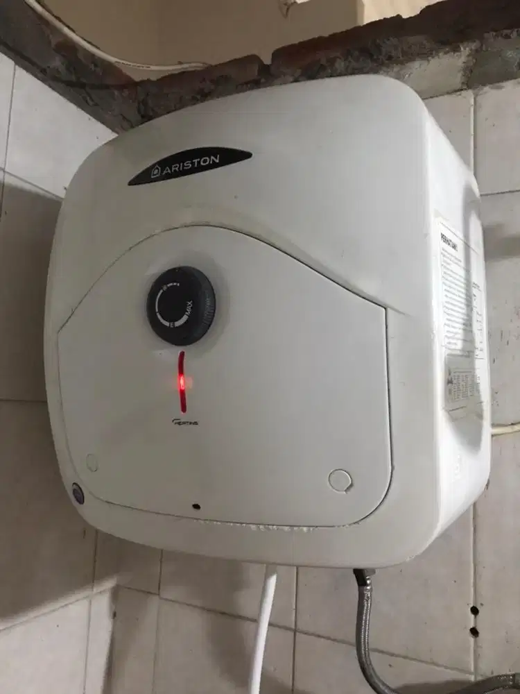 Water heater ariston 15 L