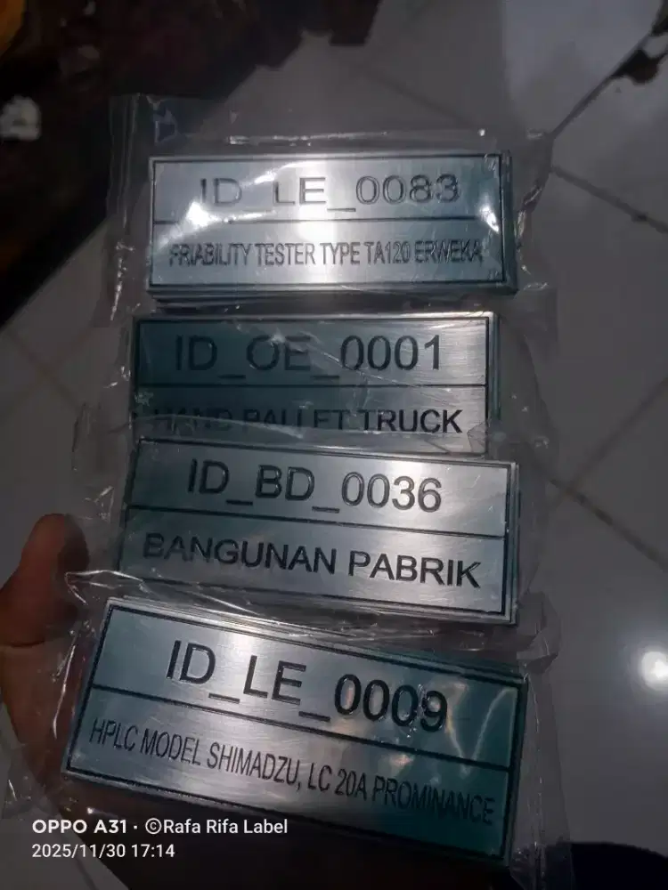 Label plat stainless untuk mesin/furniture