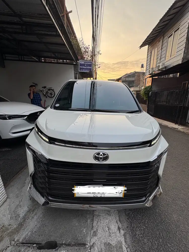 Toyota Voxy 2022 Bensin